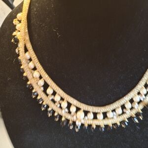 Elegant Gold and Pearl Necklace